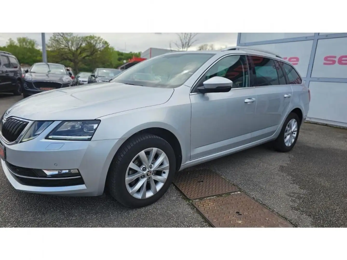 Skoda Octavia COMBI Style 1.6 TDI 116cv DSG7 + Attelage + Sièges AV Chauffants Gris - 2