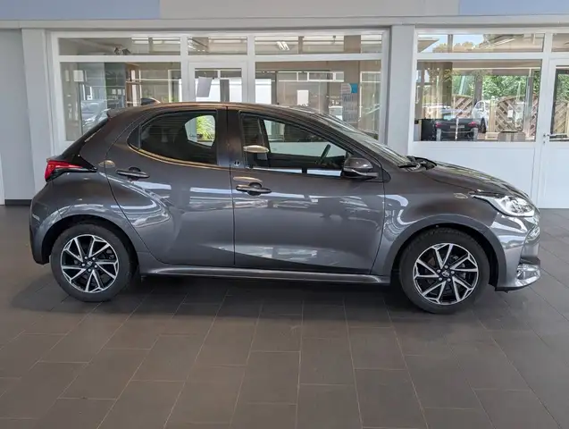 Toyota Yaris view 2