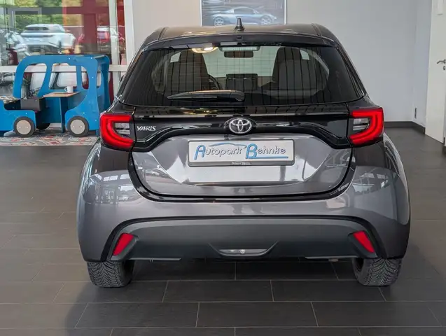 Toyota Yaris view 10