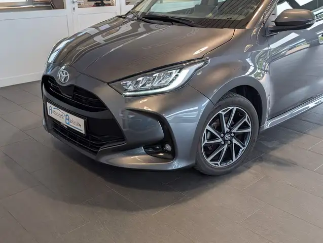 Toyota Yaris view 4