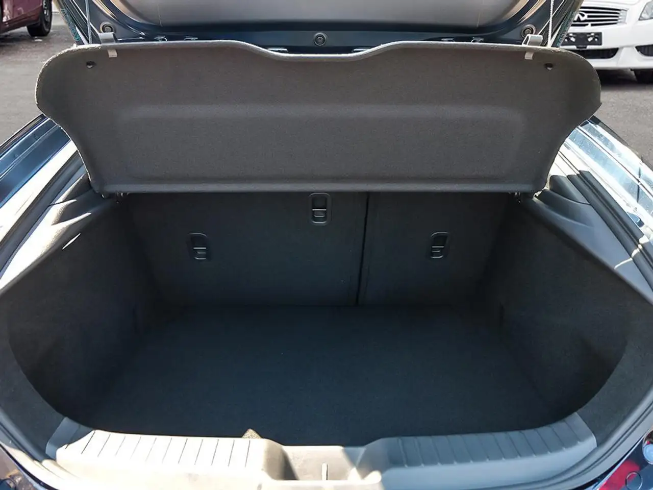 Mazda 3 снимка Mazda 3