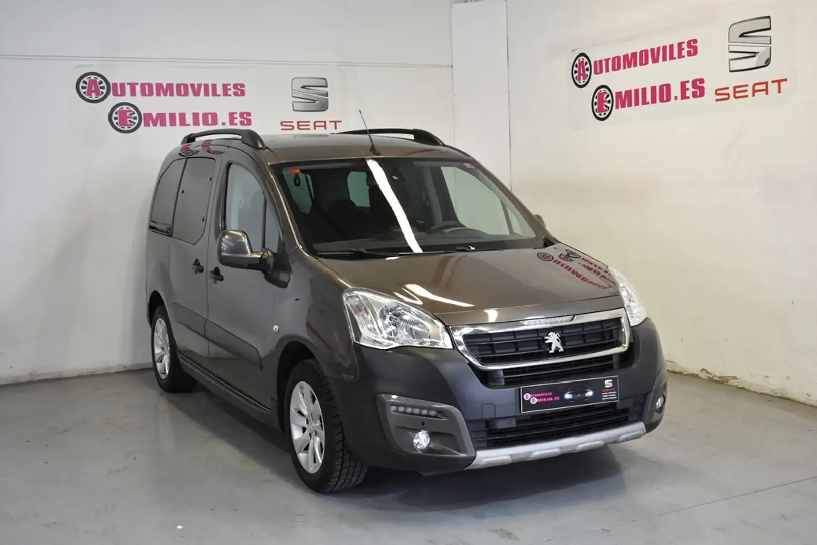 Peugeot Partner Tepee 1.6BlueHDI Outdoor 100 Bruin - 1