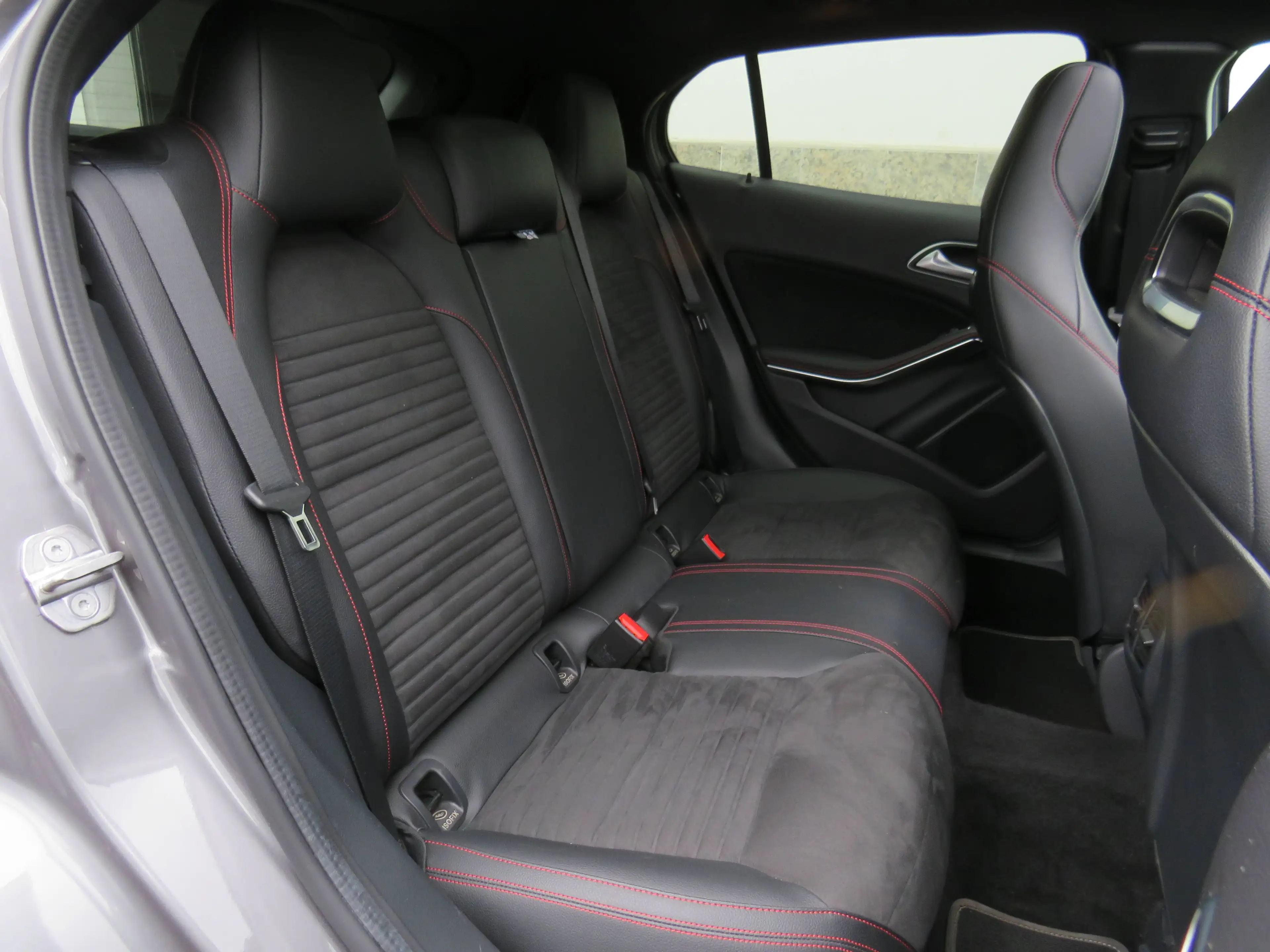 Mercedes-Benz GLA 250 GLA 250 AMG-Line 4Matic — photo 12