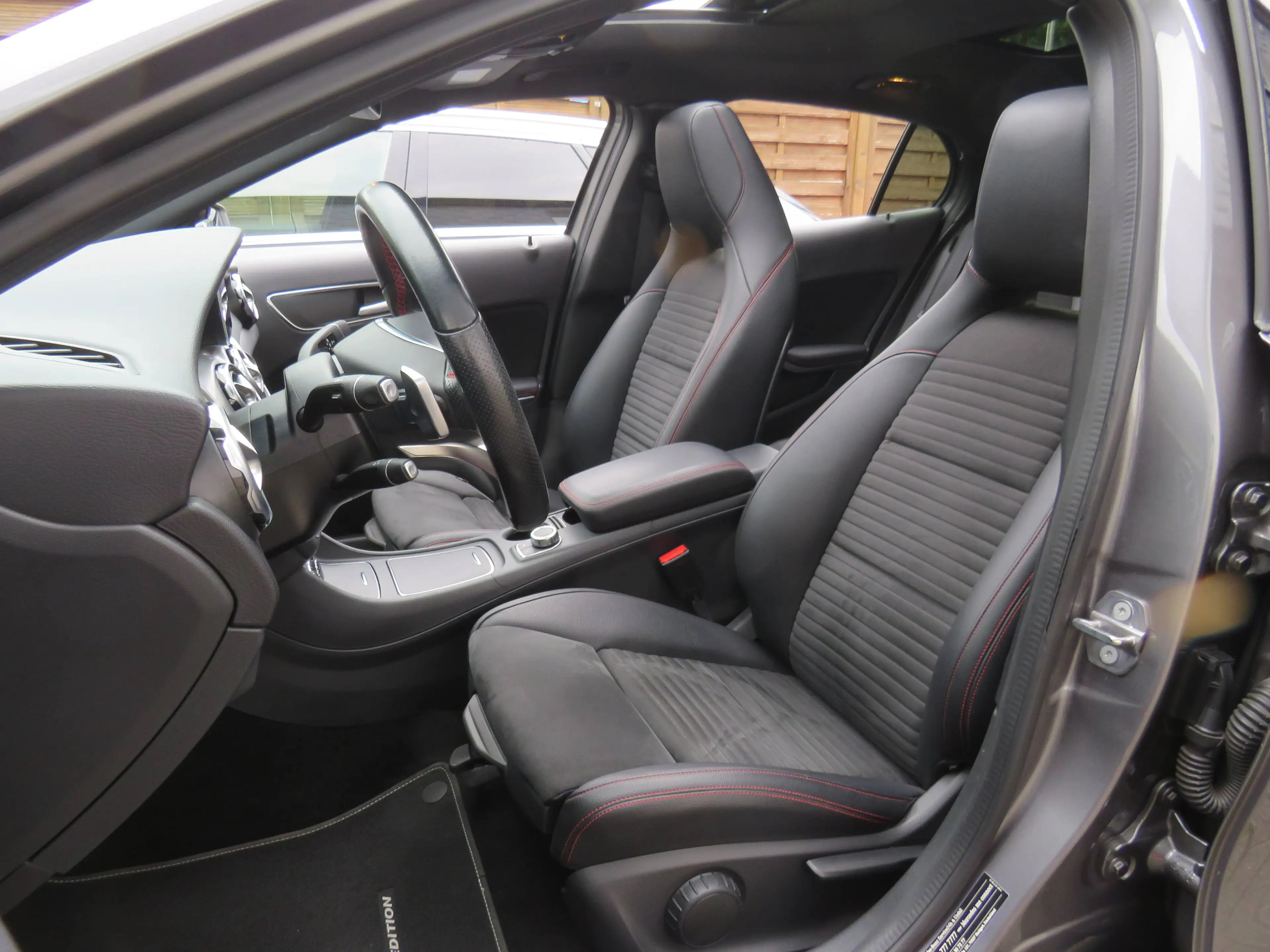 Mercedes-Benz GLA 250 GLA 250 AMG-Line 4Matic — photo 14
