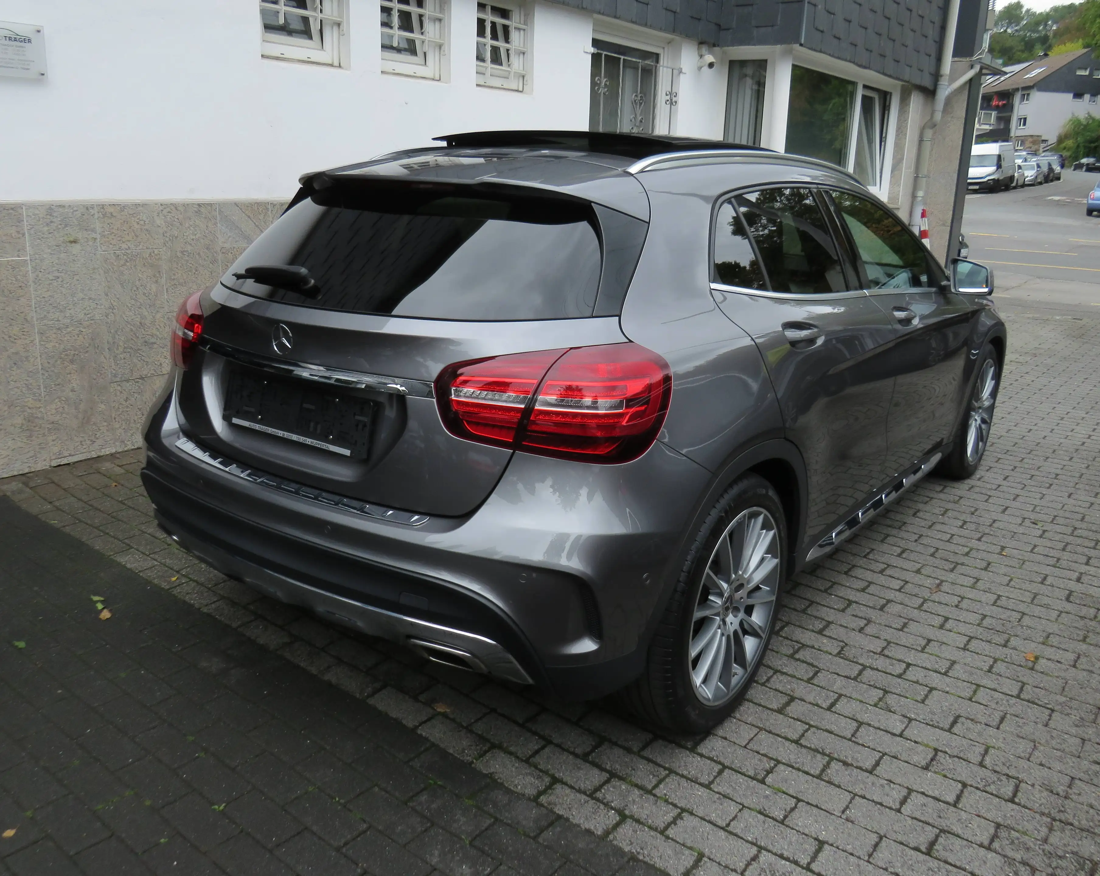 Mercedes-Benz GLA 250 GLA 250 AMG-Line 4Matic — photo 10
