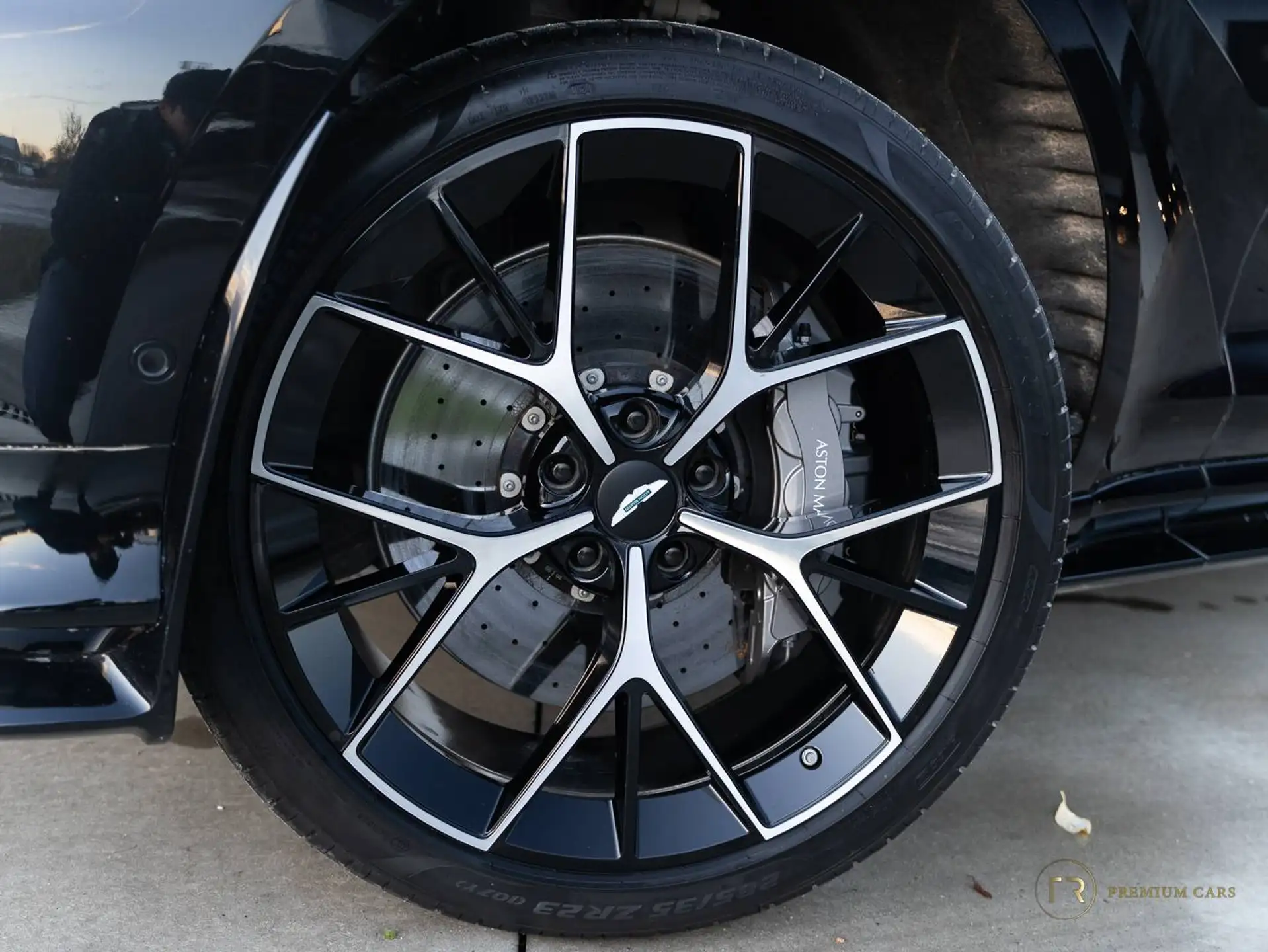 애스턴마틴 DBX 2024 검정 사진 8