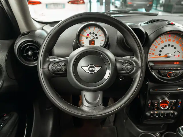 Mini Cooper Cooper view 9