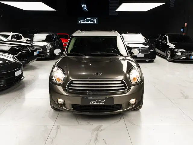Mini Cooper Cooper view 2