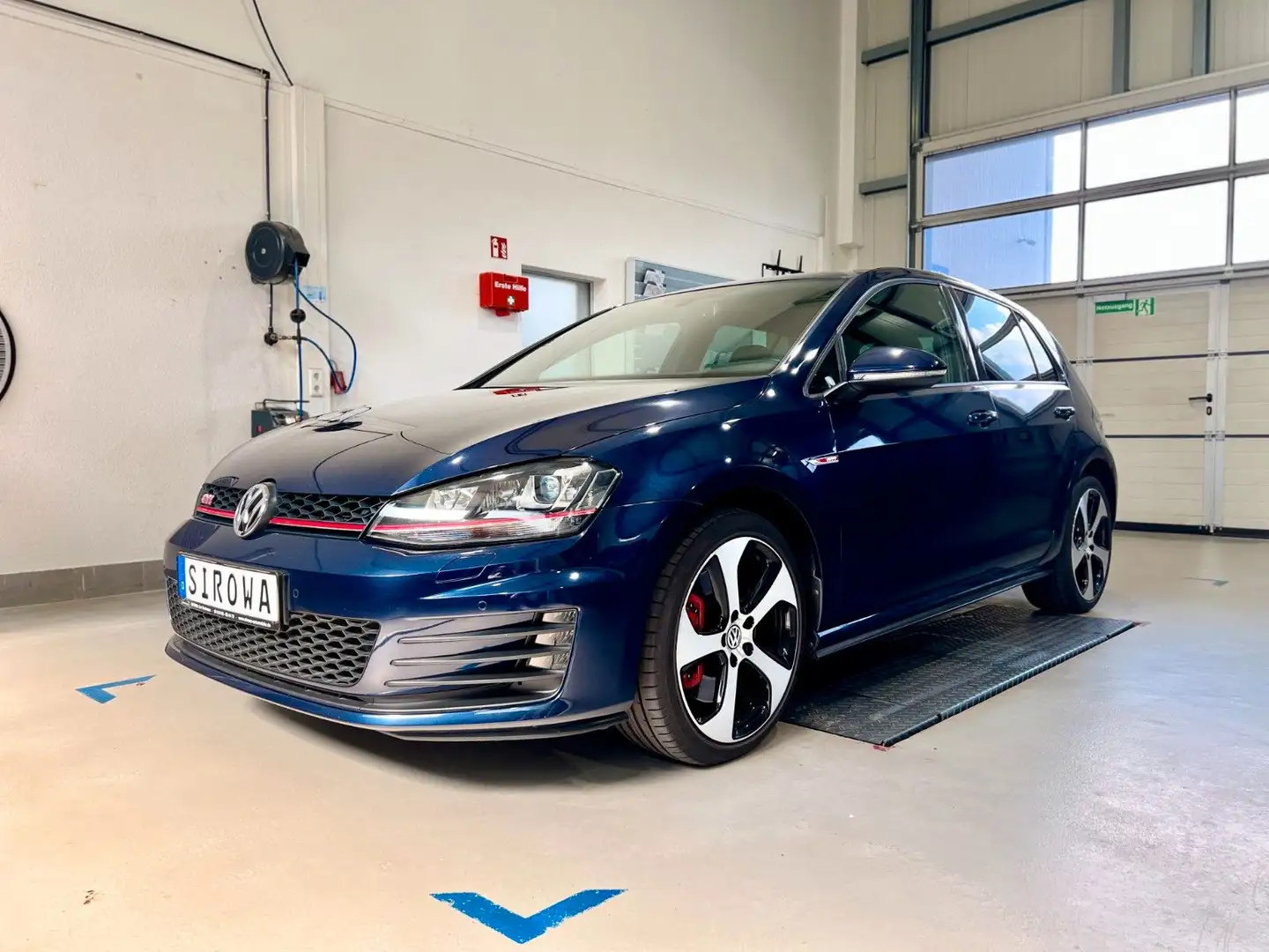 Volkswagen Golf VII Lim. GTI Performance BMT Blau - 1