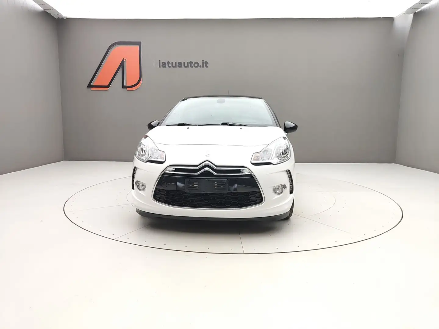 DS Automobiles DS 3 1.6 HDI 92CV SO CHIC Biały - 2
