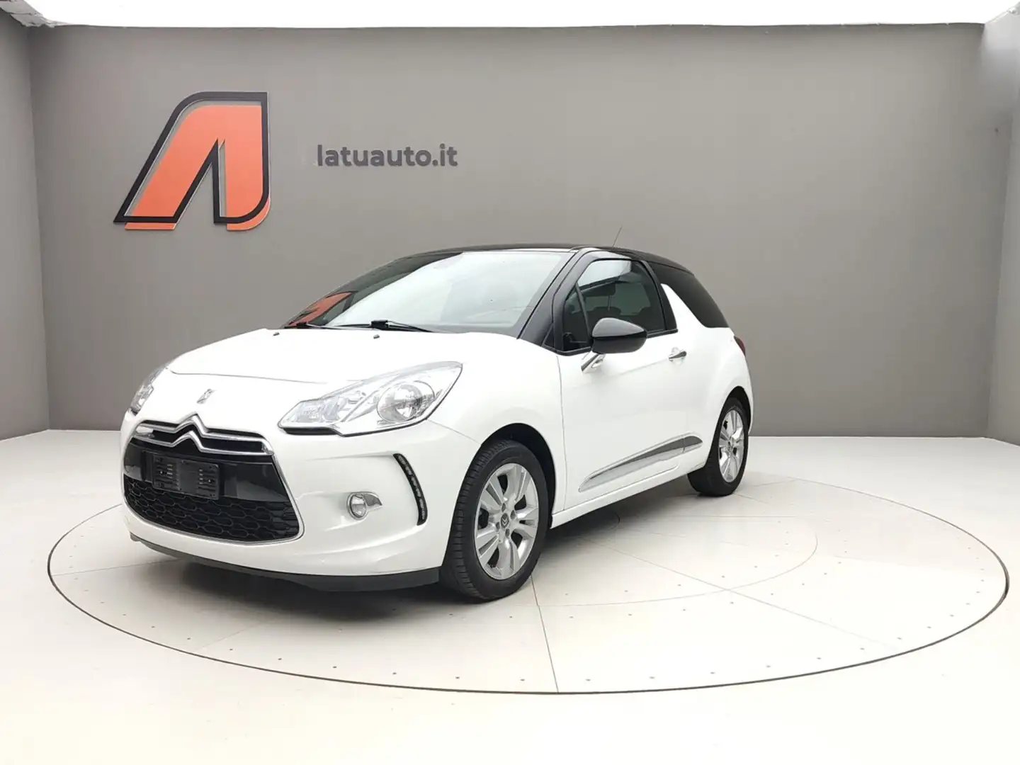 DS Automobiles DS 3 1.6 HDI 92CV SO CHIC Biały - 1
