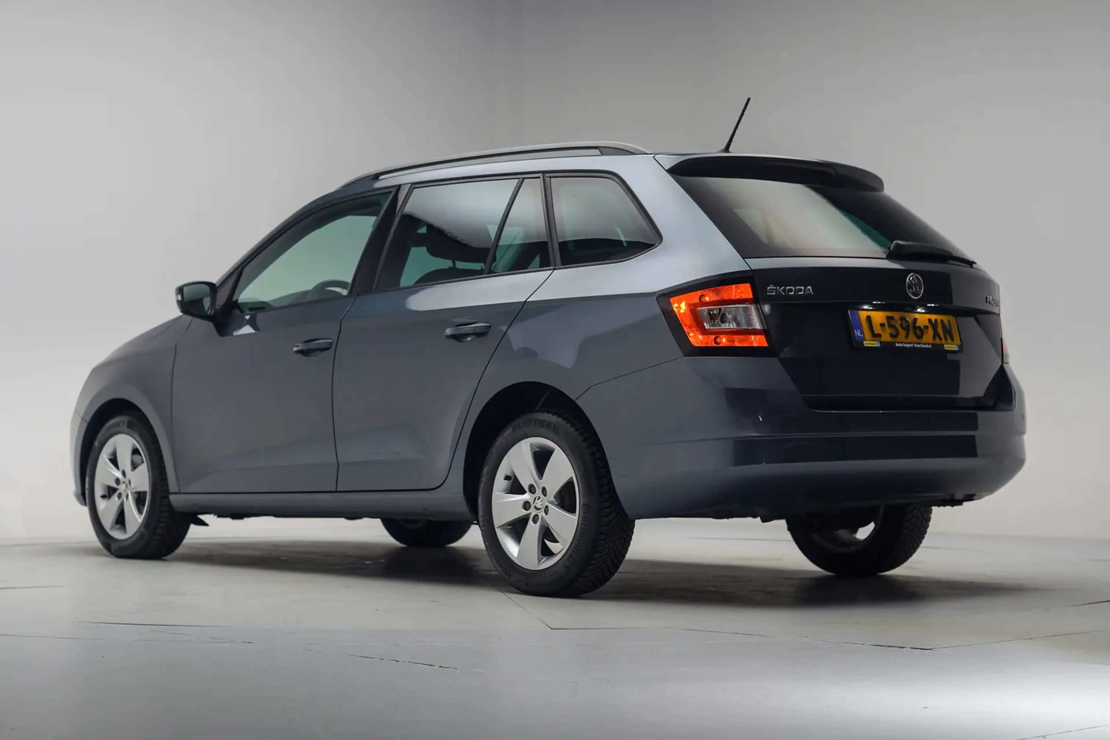 Skoda Fabia 1.0 TSI Drive [ Navi Camera Cruise ] — photo 3