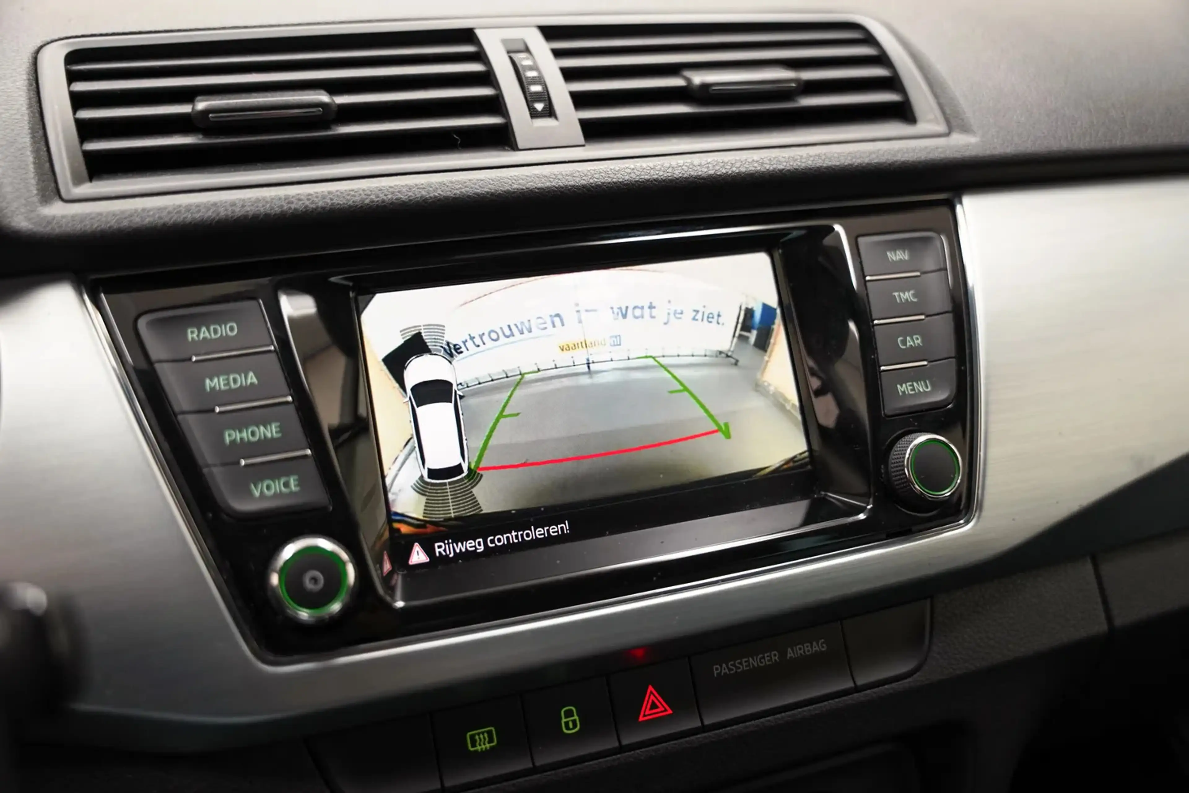 Skoda Fabia 1.0 TSI Drive [ Navi Camera Cruise ] — photo 5