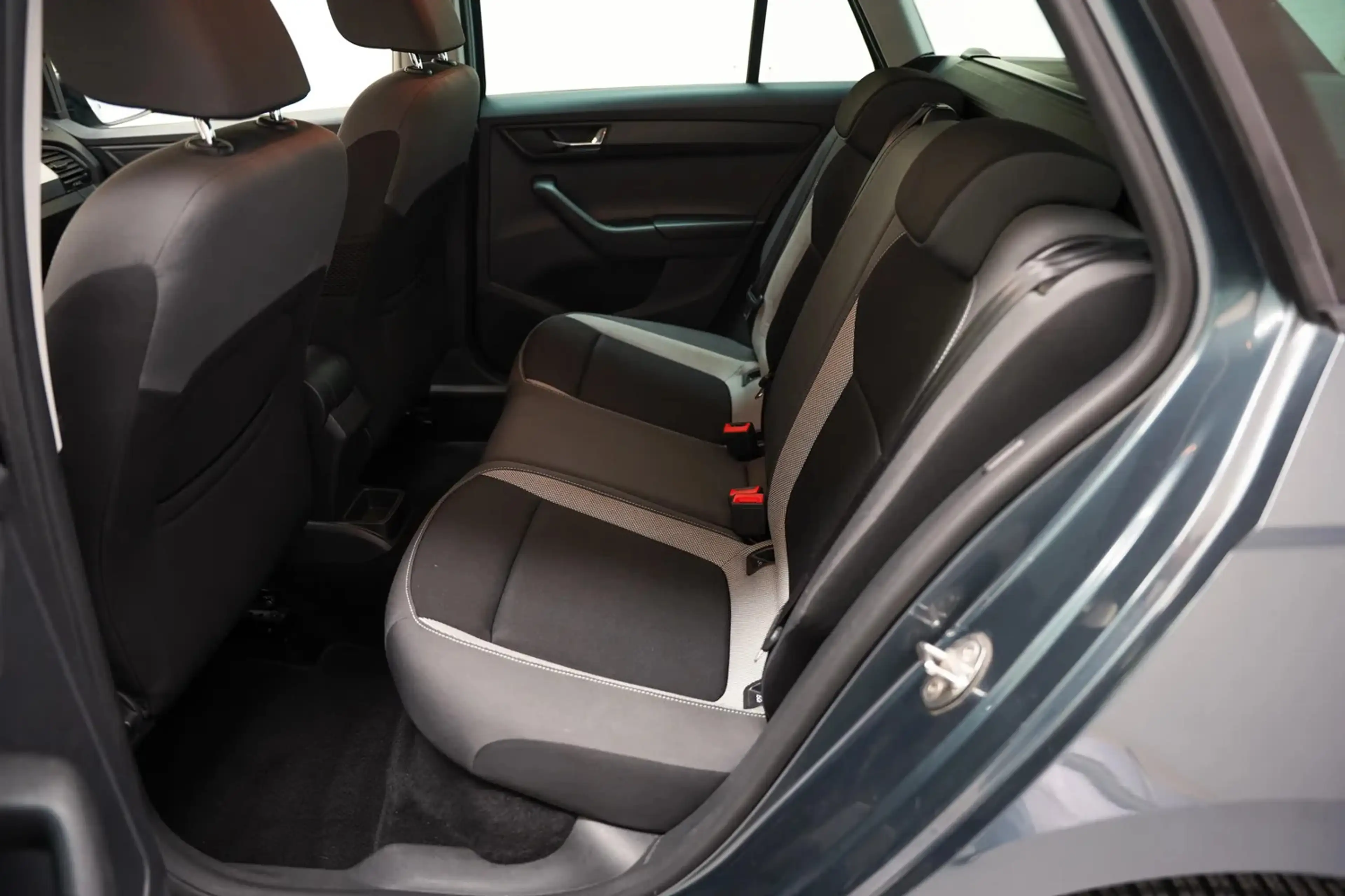 Skoda Fabia 1.0 TSI Drive [ Navi Camera Cruise ] — photo 10