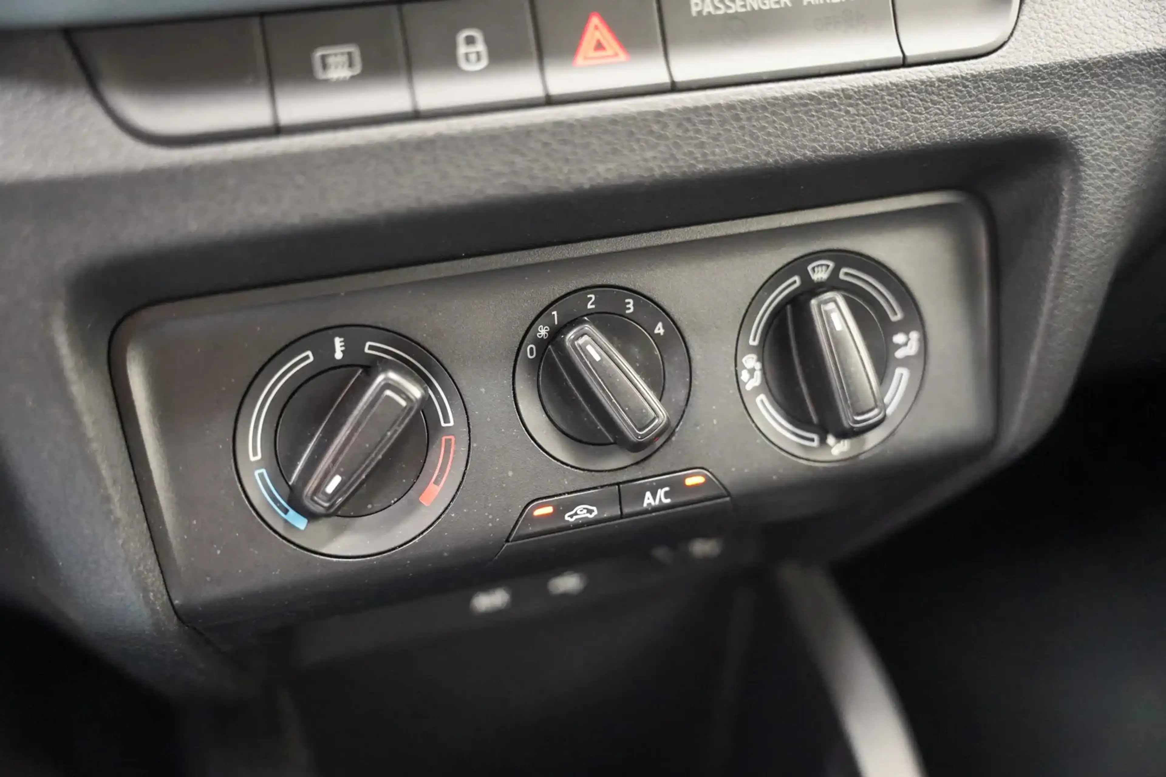 Skoda Fabia 1.0 TSI Drive [ Navi Camera Cruise ] — photo 8