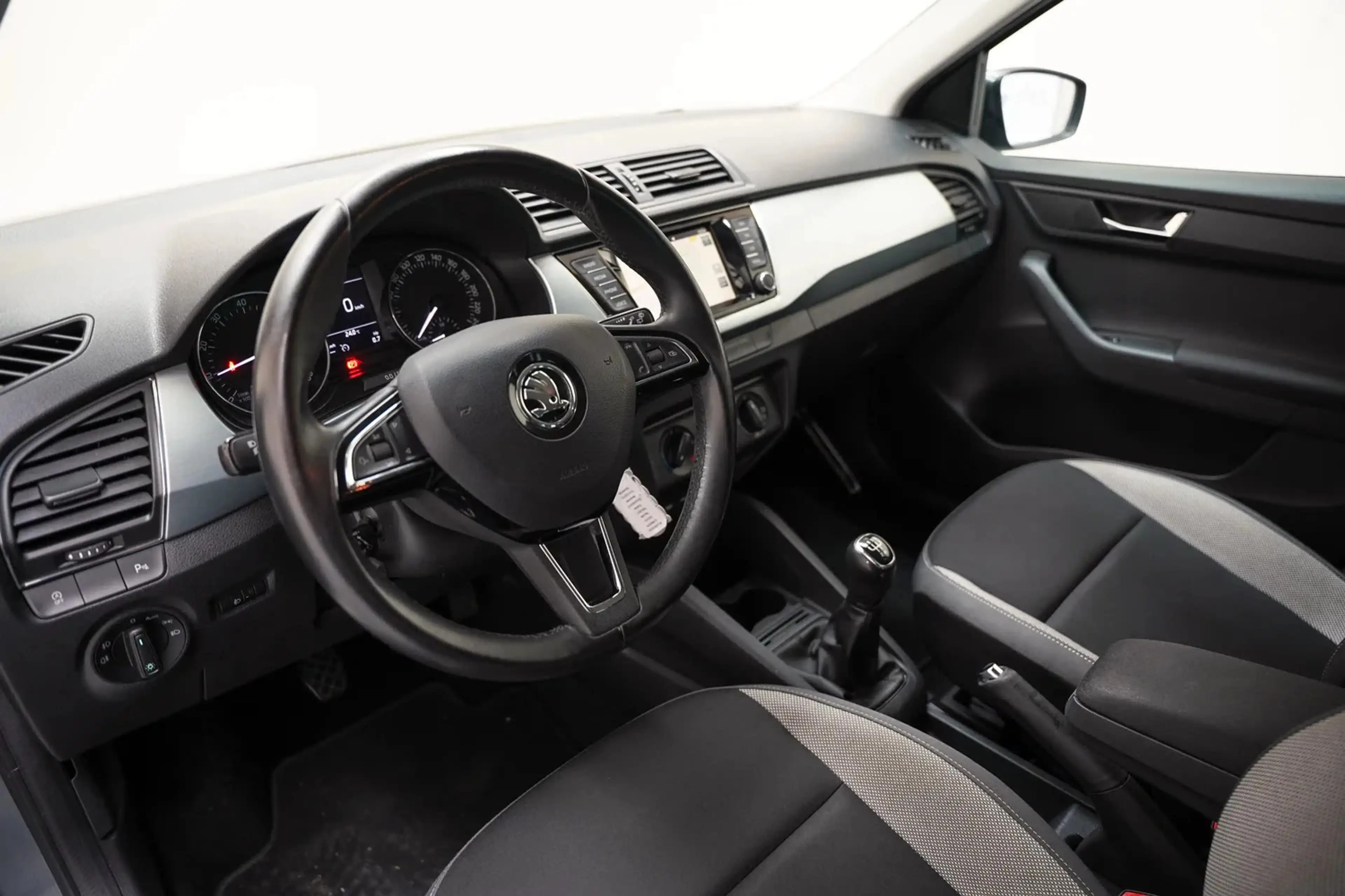 Skoda Fabia 1.0 TSI Drive [ Navi Camera Cruise ] — photo 14