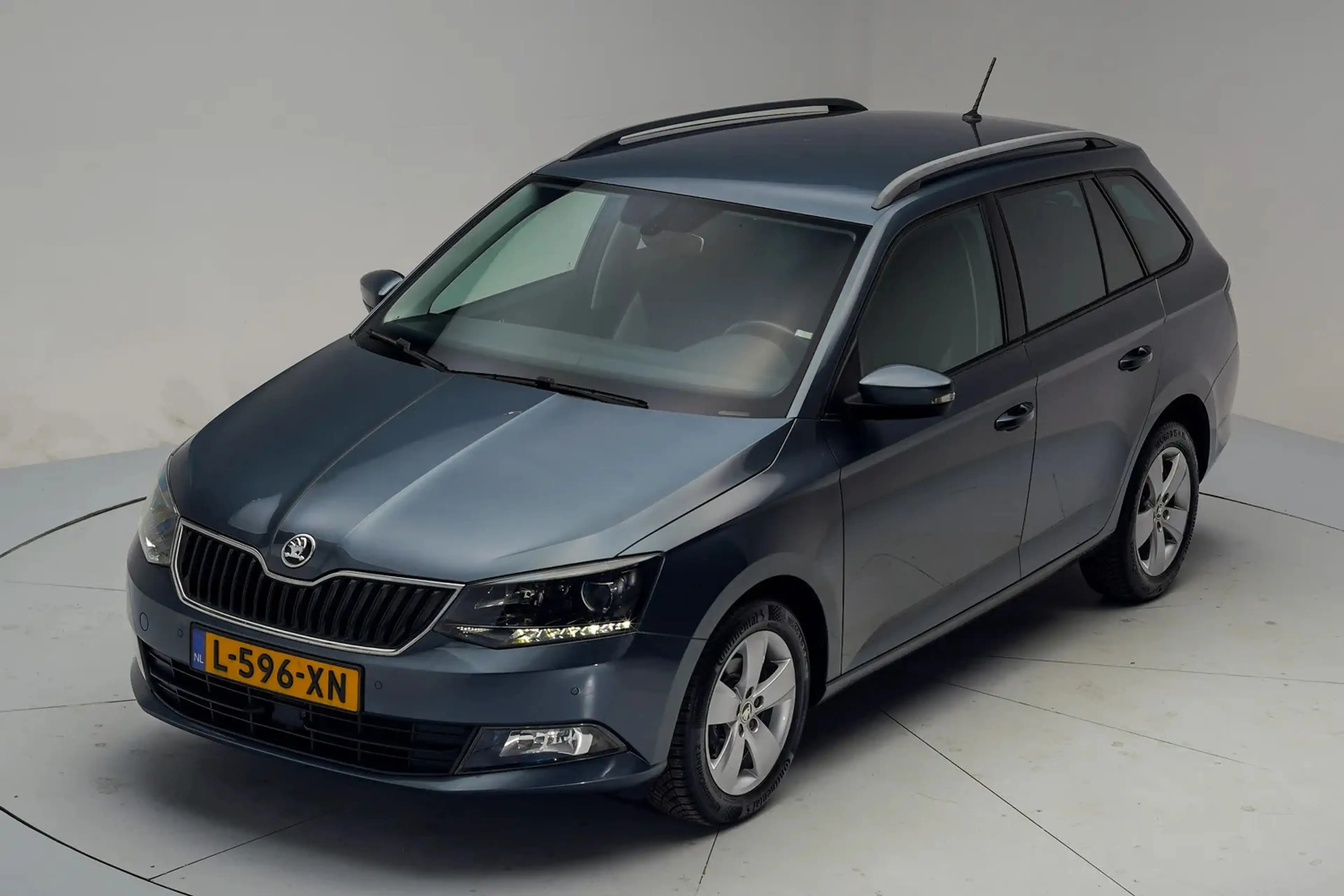 Skoda Fabia 1.0 TSI Drive [ Navi Camera Cruise ] — photo 11