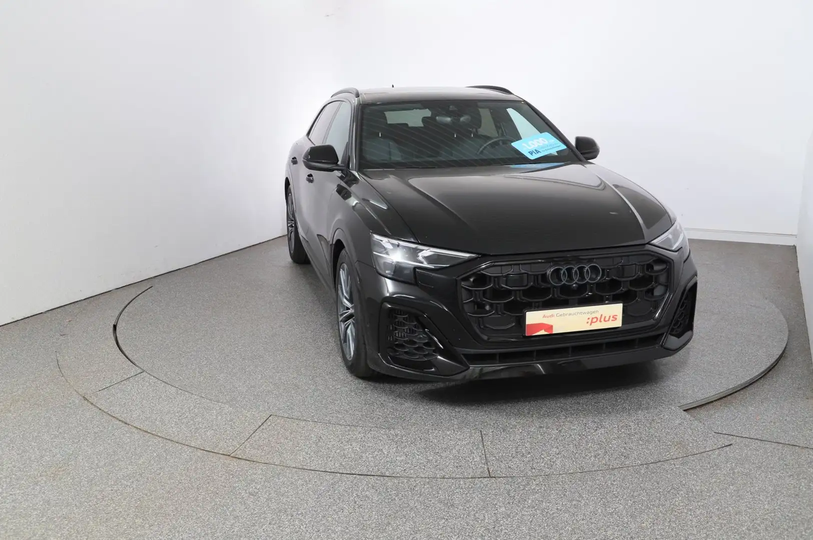 Audi Q8 55 TFSI quattro Schwarz - 2