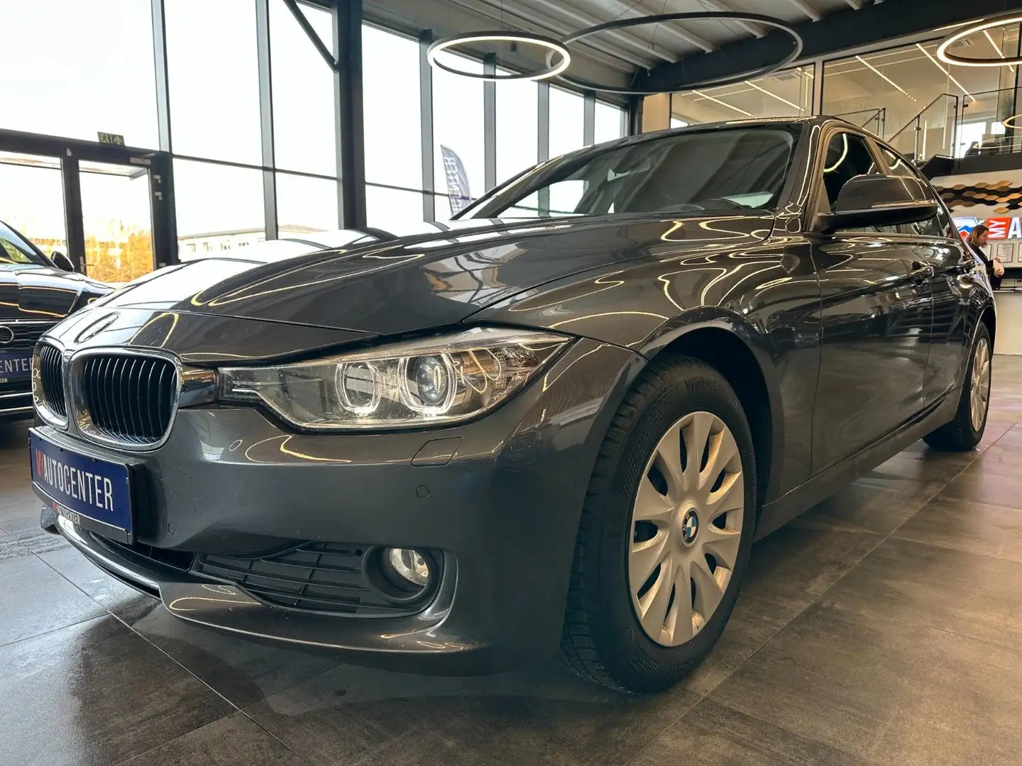 BMW 318 d Limousine *2. Hand*Bi-Xenon*Navi*Klima*SHZ Grau - 2