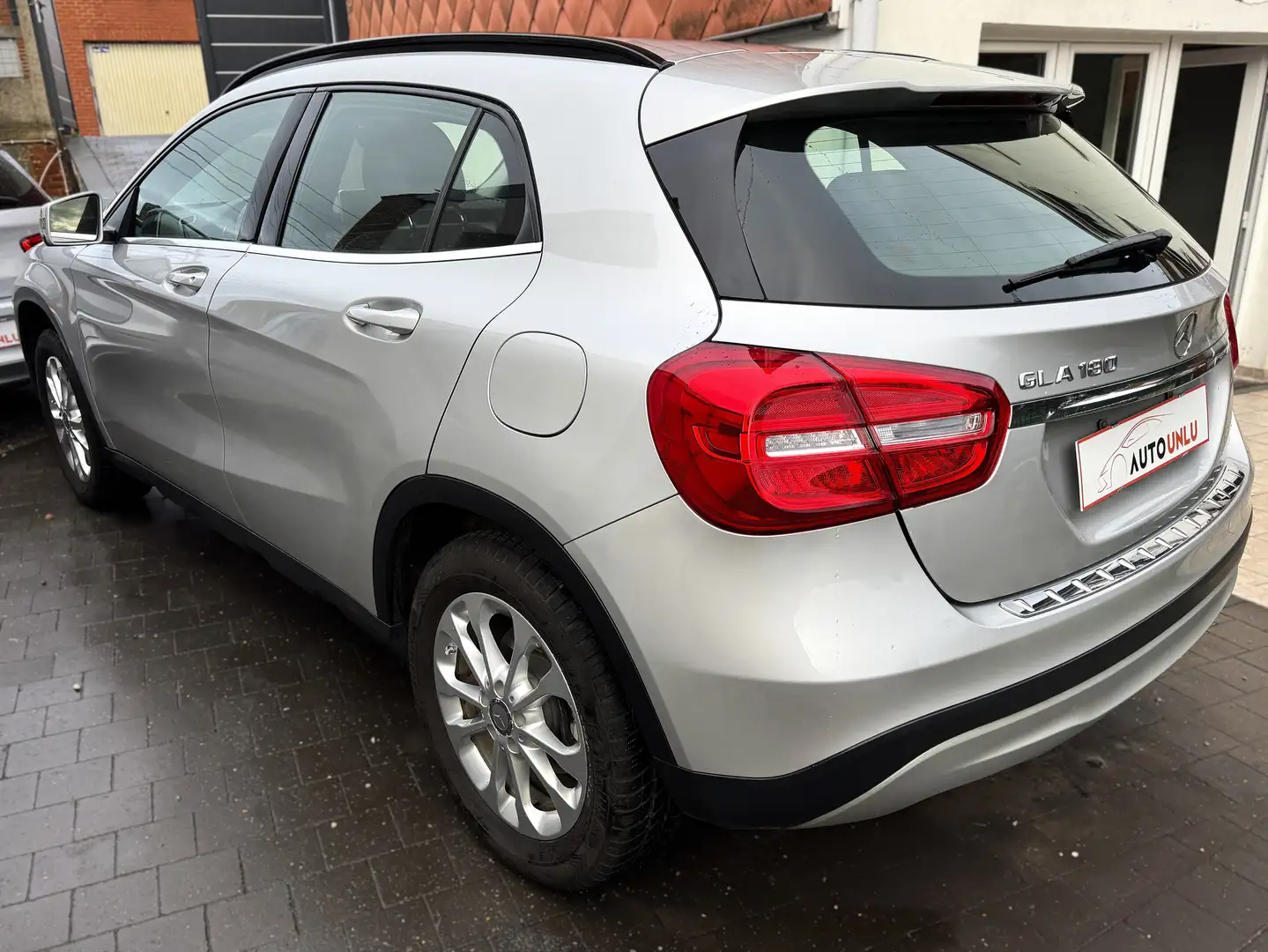 Mercedes-Benz GLA 180 GLA 180 Zilver - 2