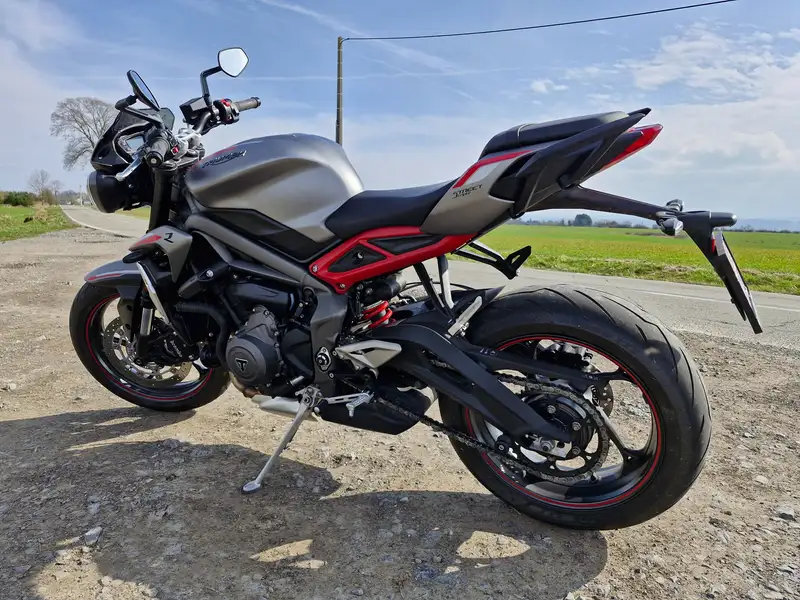 Triumph Street Triple - foto 2