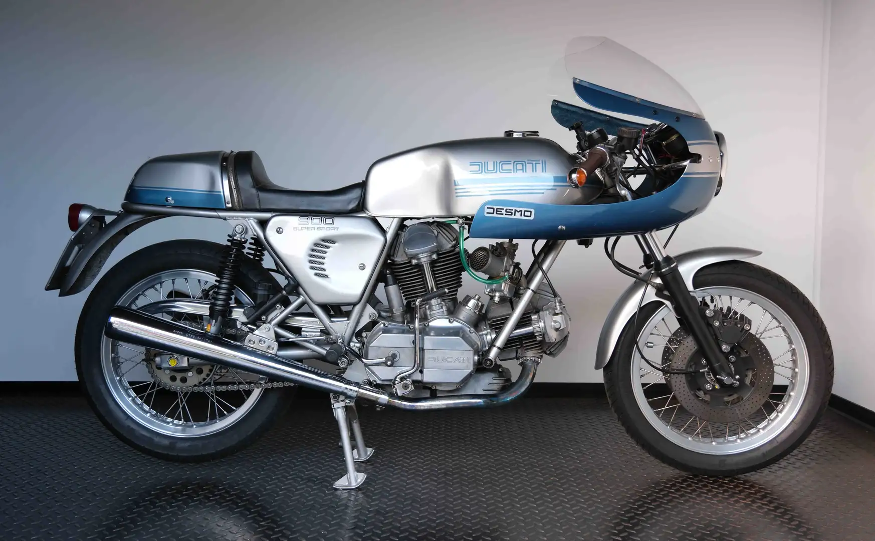 Ducati 900 SS - worldwide shipping - Silber - 1