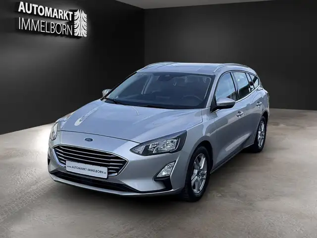Ford Focus view 3