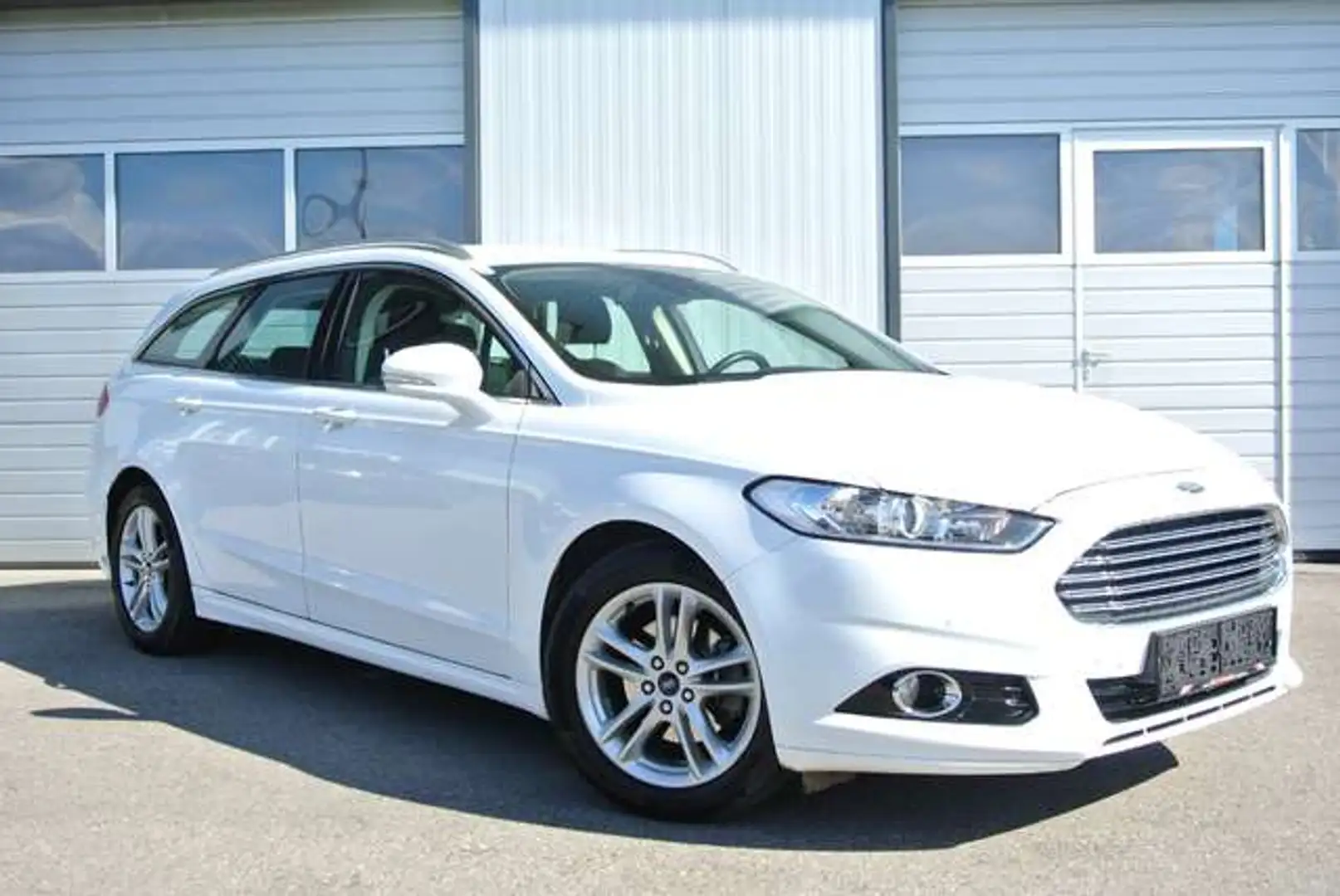 Ford Mondeo 1.5 TDCi Titanium Navi Winterpaket Spurhalteass Blanc - 2
