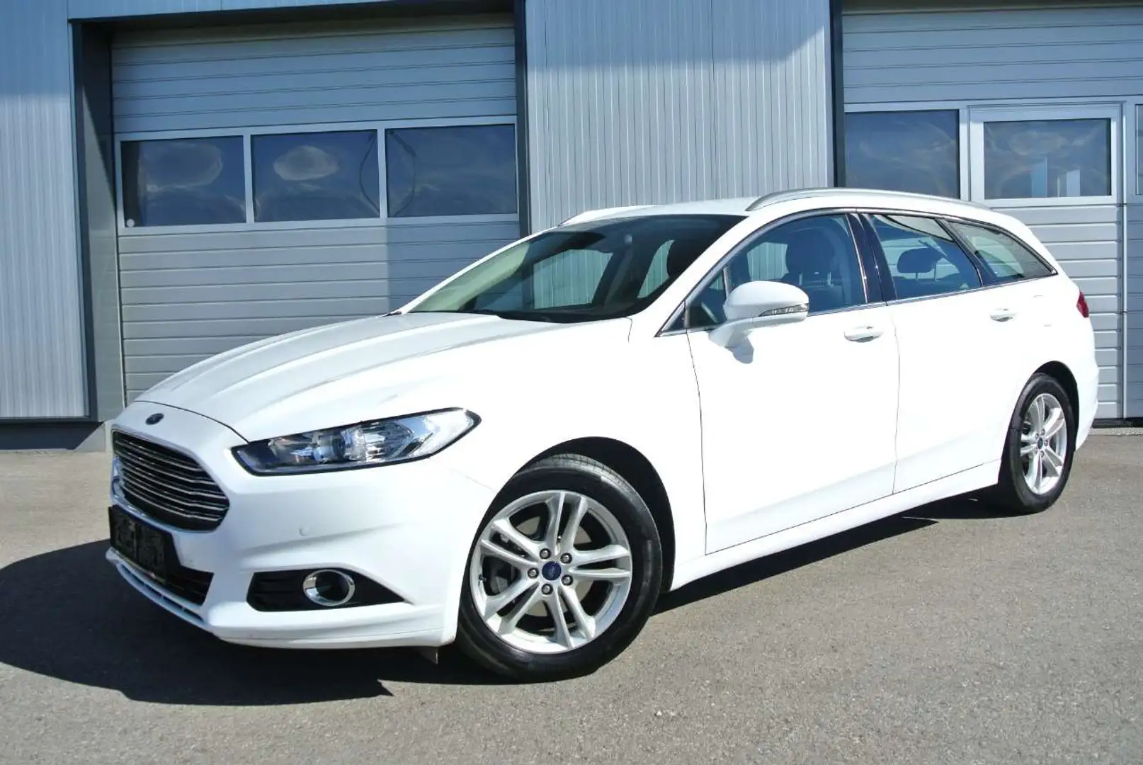 Ford Mondeo 1.5 TDCi Titanium Navi Winterpaket Spurhalteass Blanc - 1