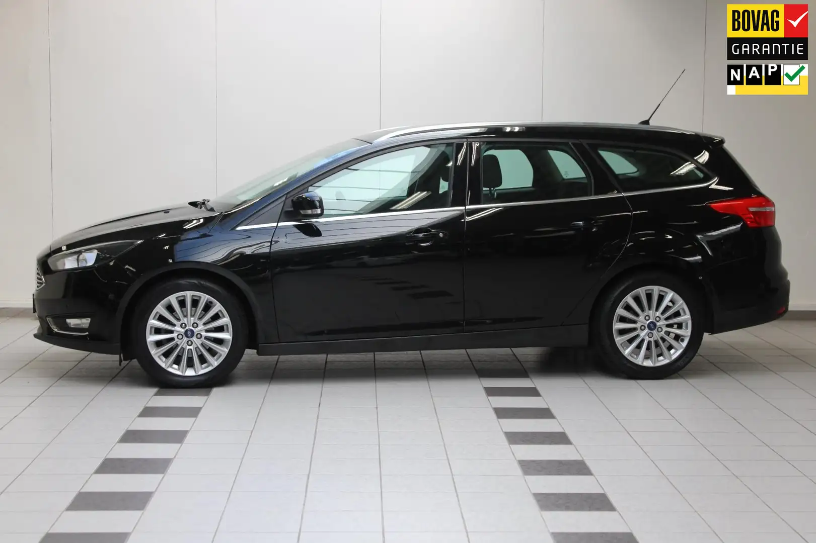 Ford Focus Wagon 1.0 Titanium*Nap* Zwart - 1