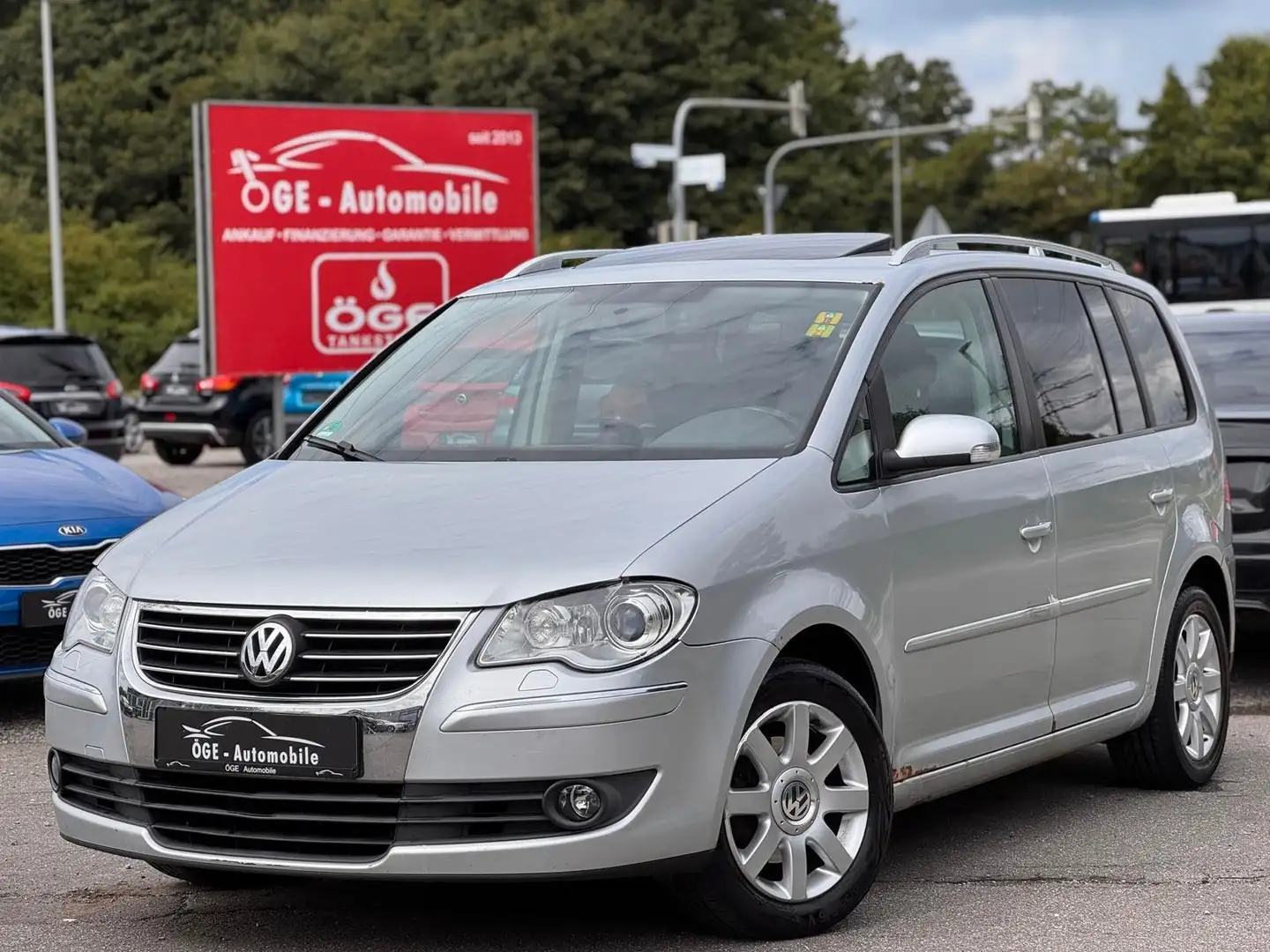Volkswagen Touran 2.0 TDI Highline/DSG/Bi-Xenon/Navi/AHK Silber - 1