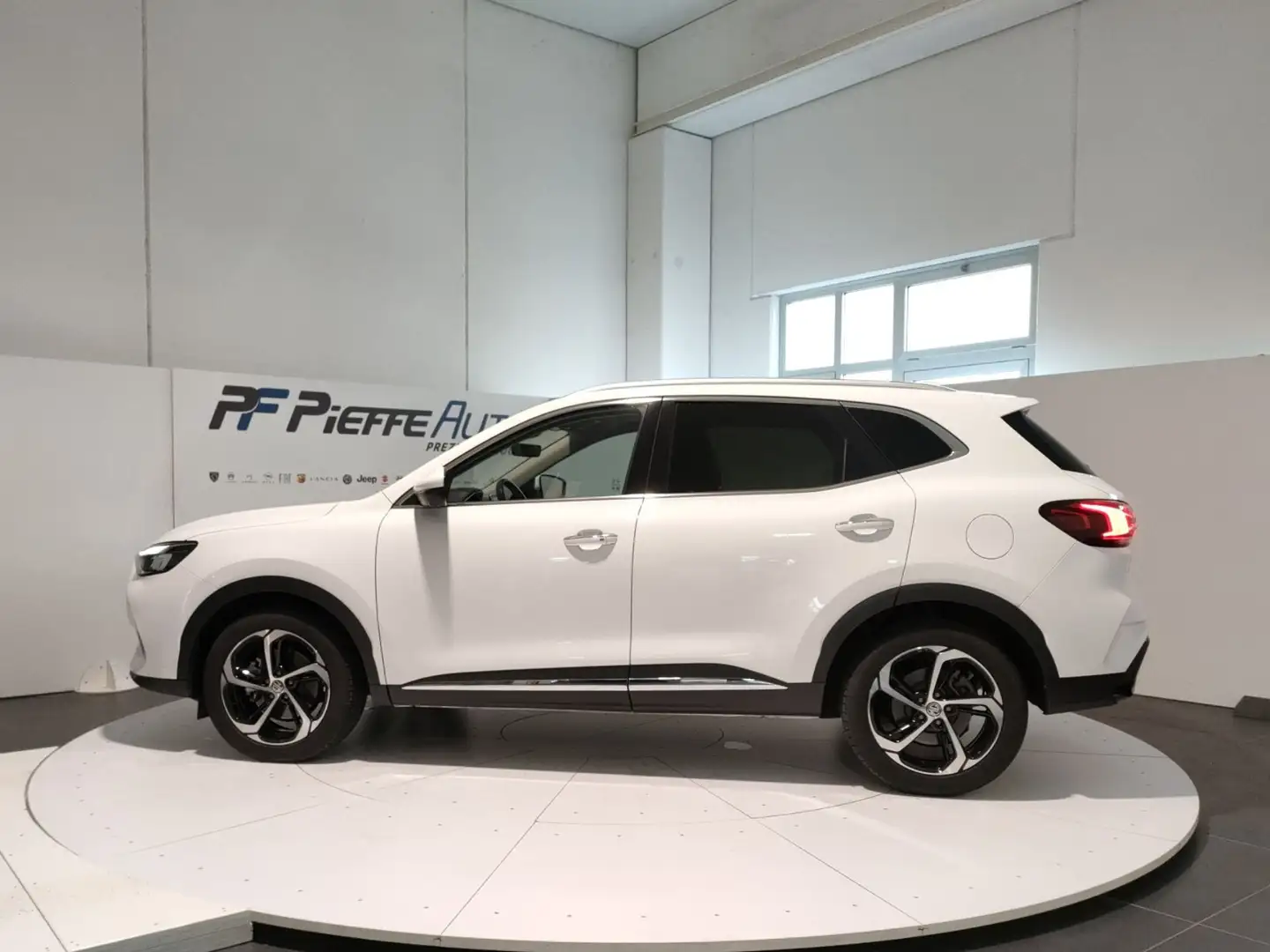 MG HS 1.5T DCT 2WD LUX LHD DARK Dover White Bianco - 2