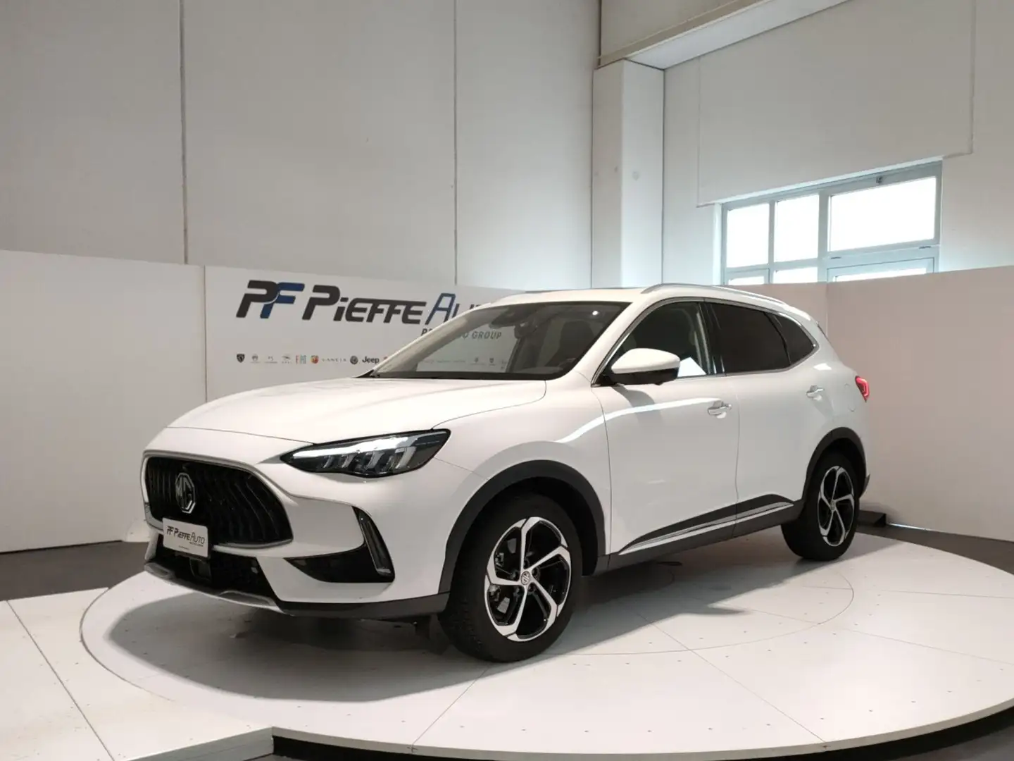 MG HS 1.5T DCT 2WD LUX LHD DARK Dover White Bianco - 1