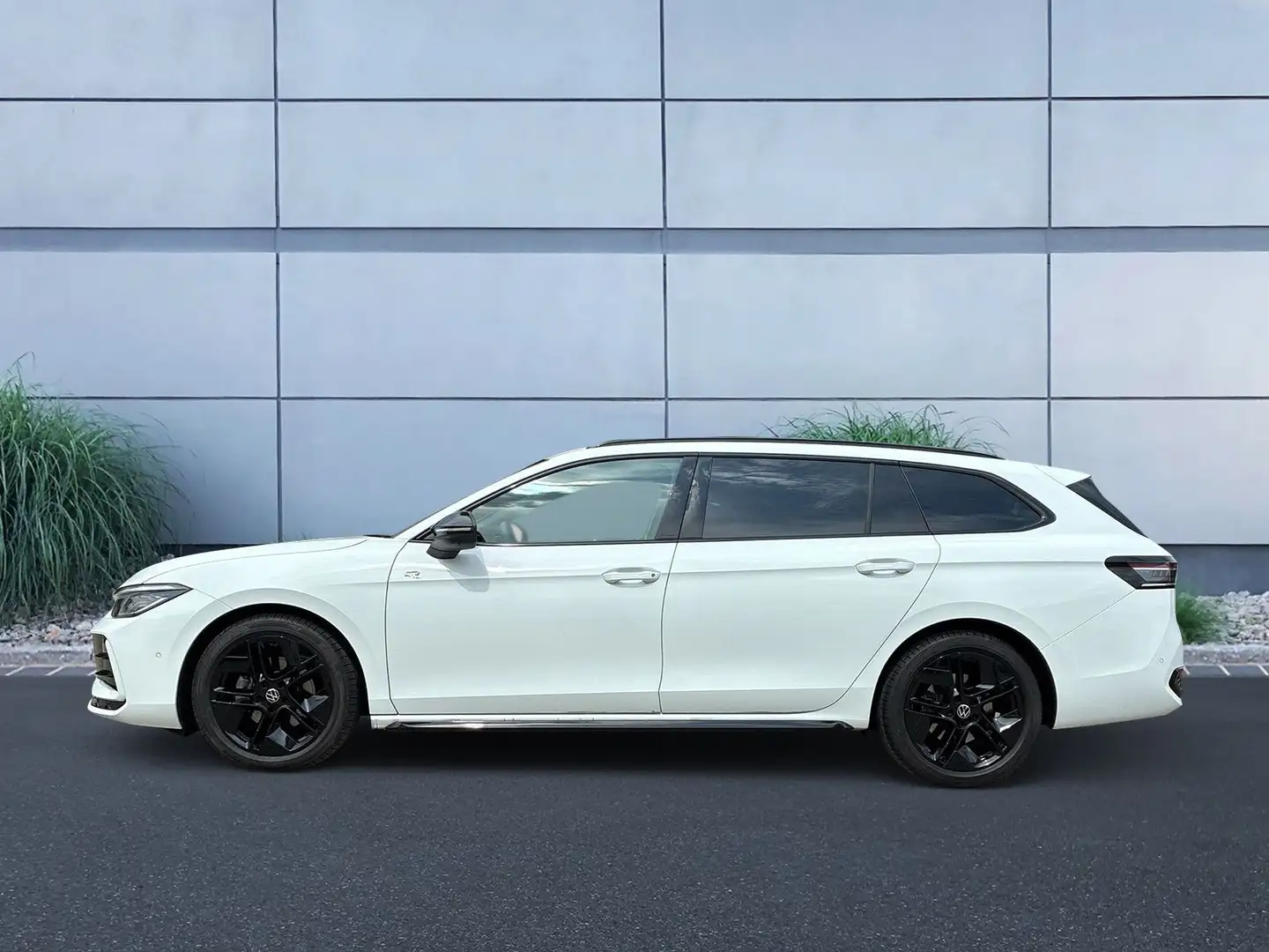 Volkswagen Passat Variant R-Line 2,0 TDI 7-Gang-DSG Weiß - 2