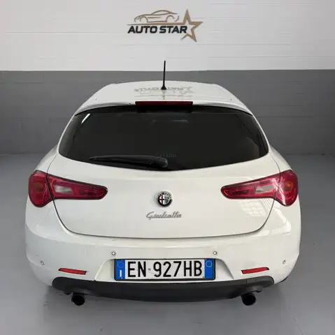 Alfa Romeo Giulietta view 3