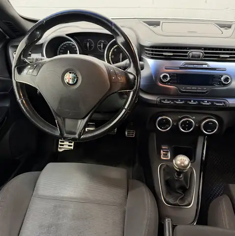 Alfa Romeo Giulietta view 6