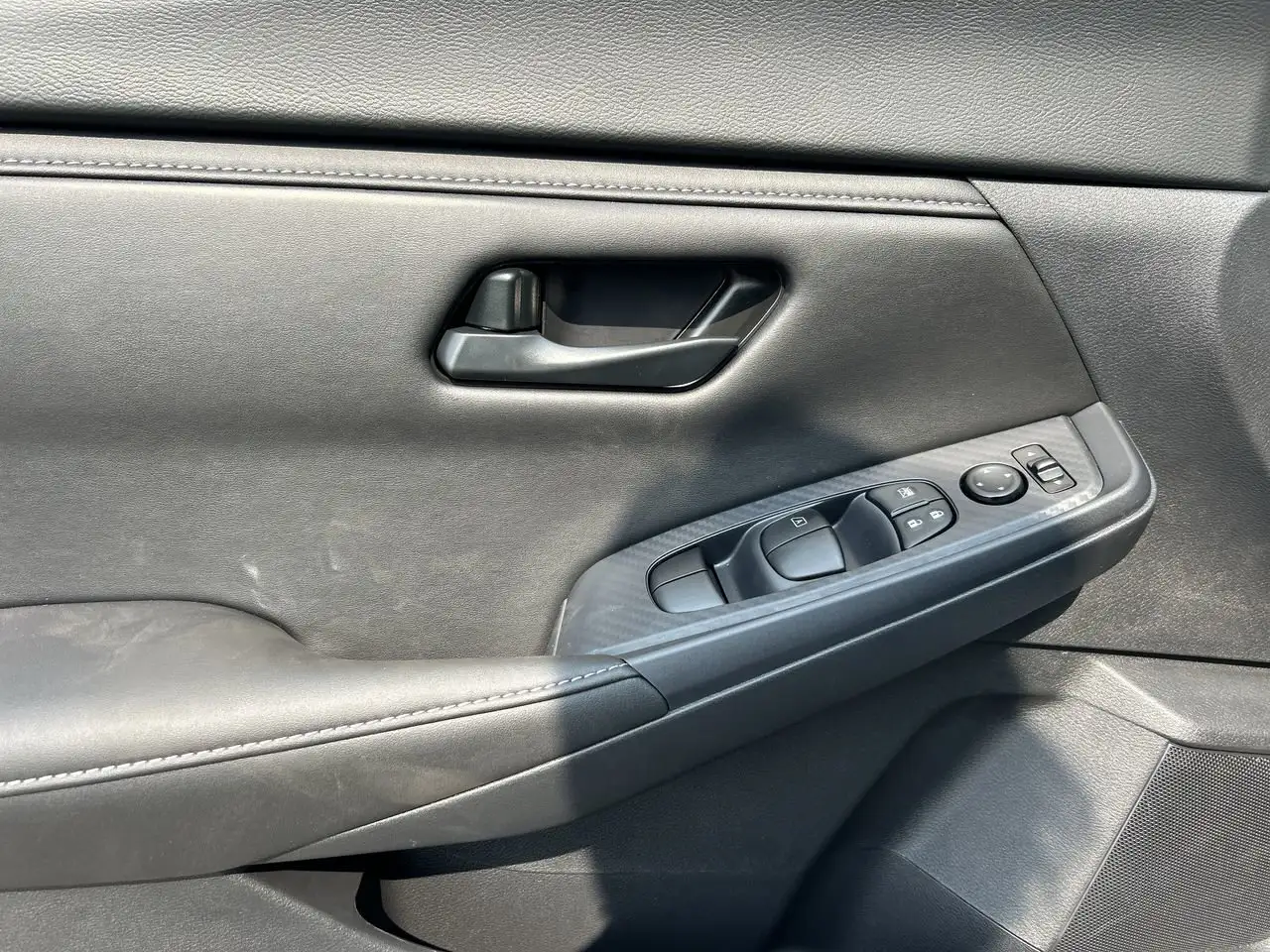 Nissan Sentra снимка Nissan Sentra