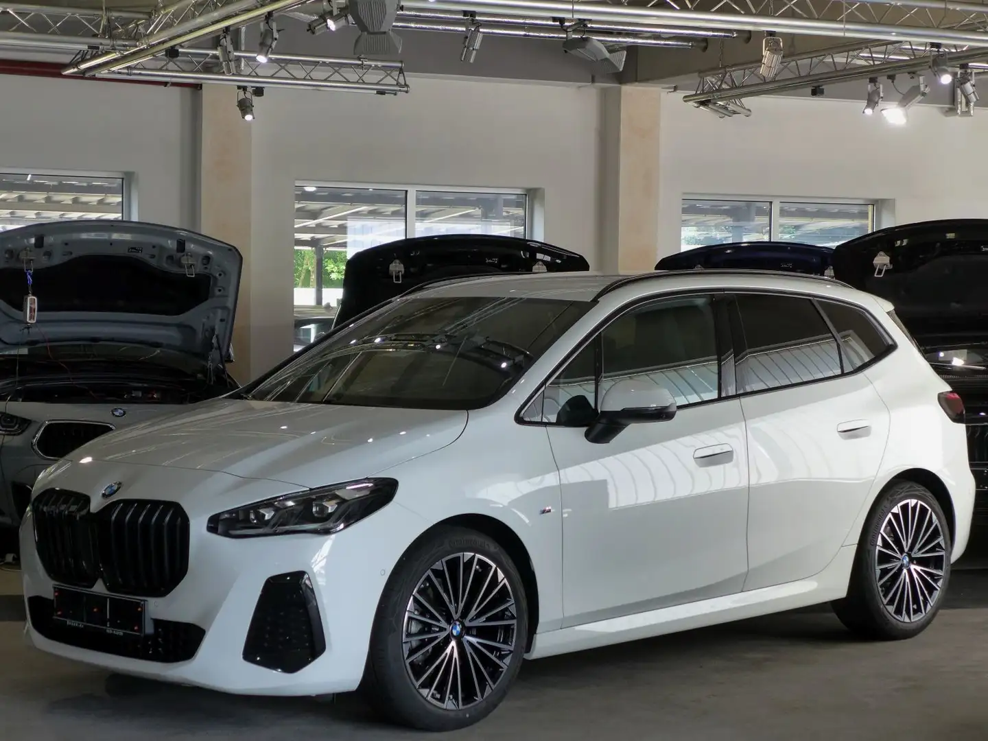 BMW 218 i M Sport HUD,360°,19 Zoll Weiß - 2