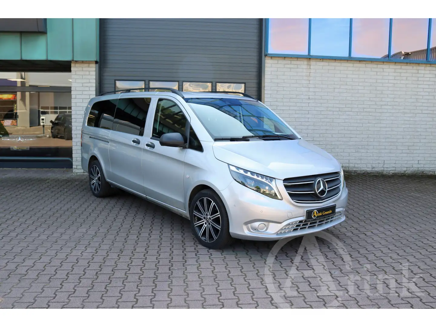 Mercedes-Benz Vito 124 CDI L3 DC BPM vrij 9G-TRONIC DEMO 2X SCHUIFDEU Zilver - 1