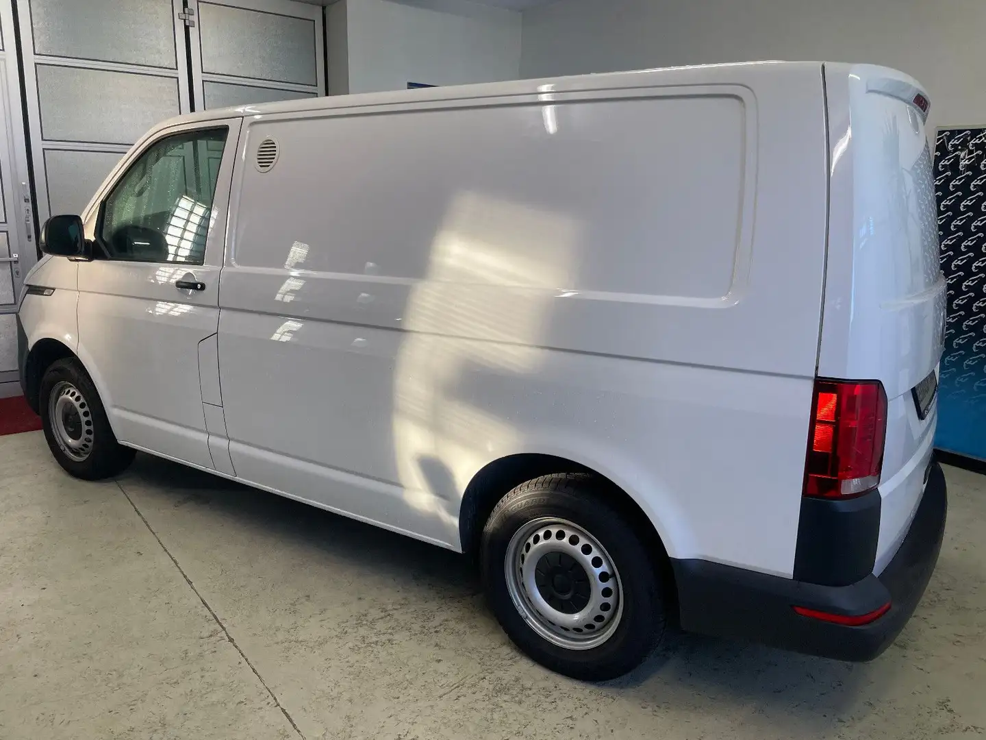 Volkswagen T6 Transporter T6.1 mit Hama Innenausbau Blanc - 2