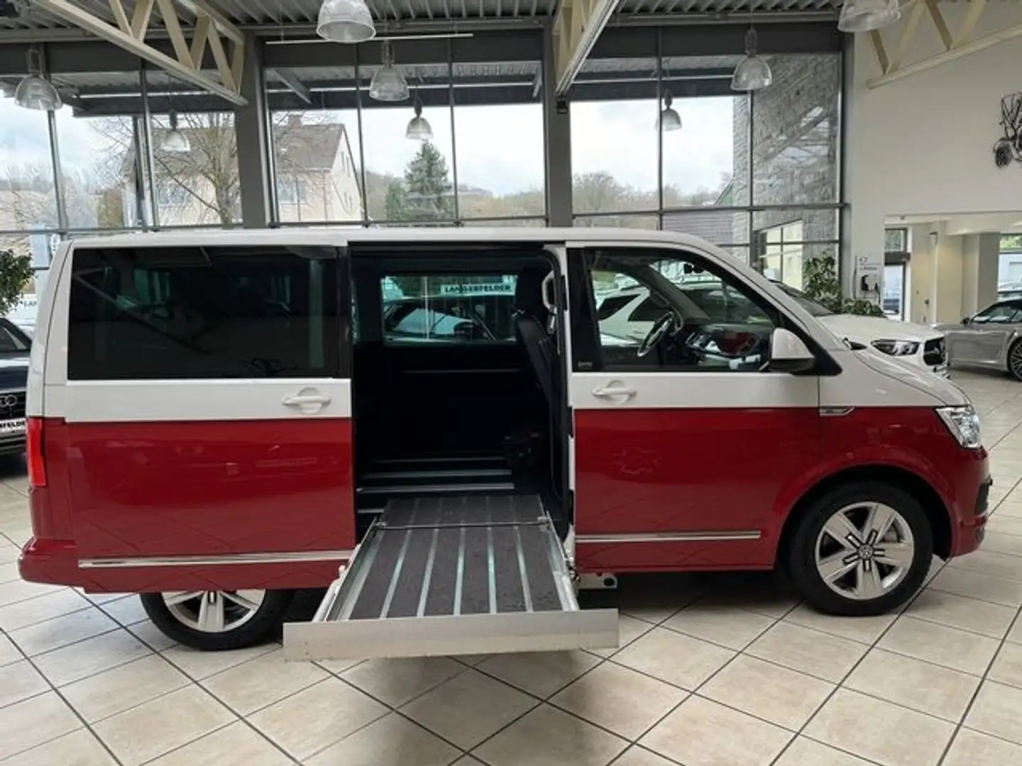 Volkswagen T6 Multivan 2.0TDI Multivan*LADERAMPE*BEHINDERTE Kırmızı - 2
