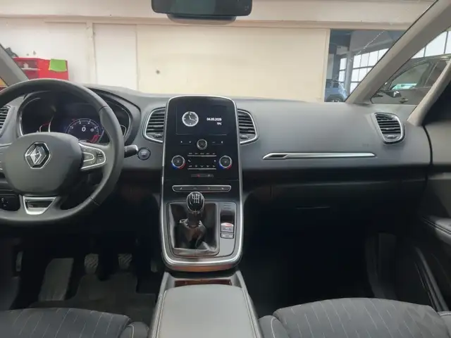 Renault Scenic view 12