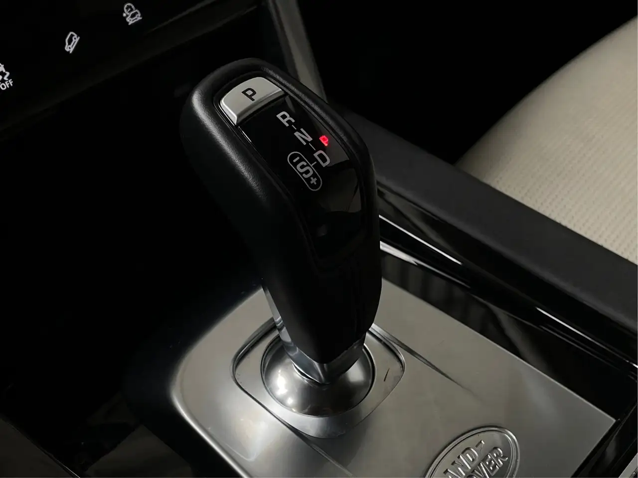 Land Rover Discovery Sport снимка Land Rover Discovery Sport