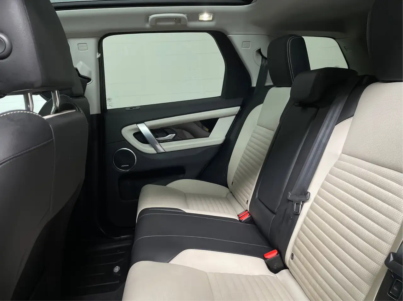 Land Rover Discovery Sport снимка Land Rover Discovery Sport
