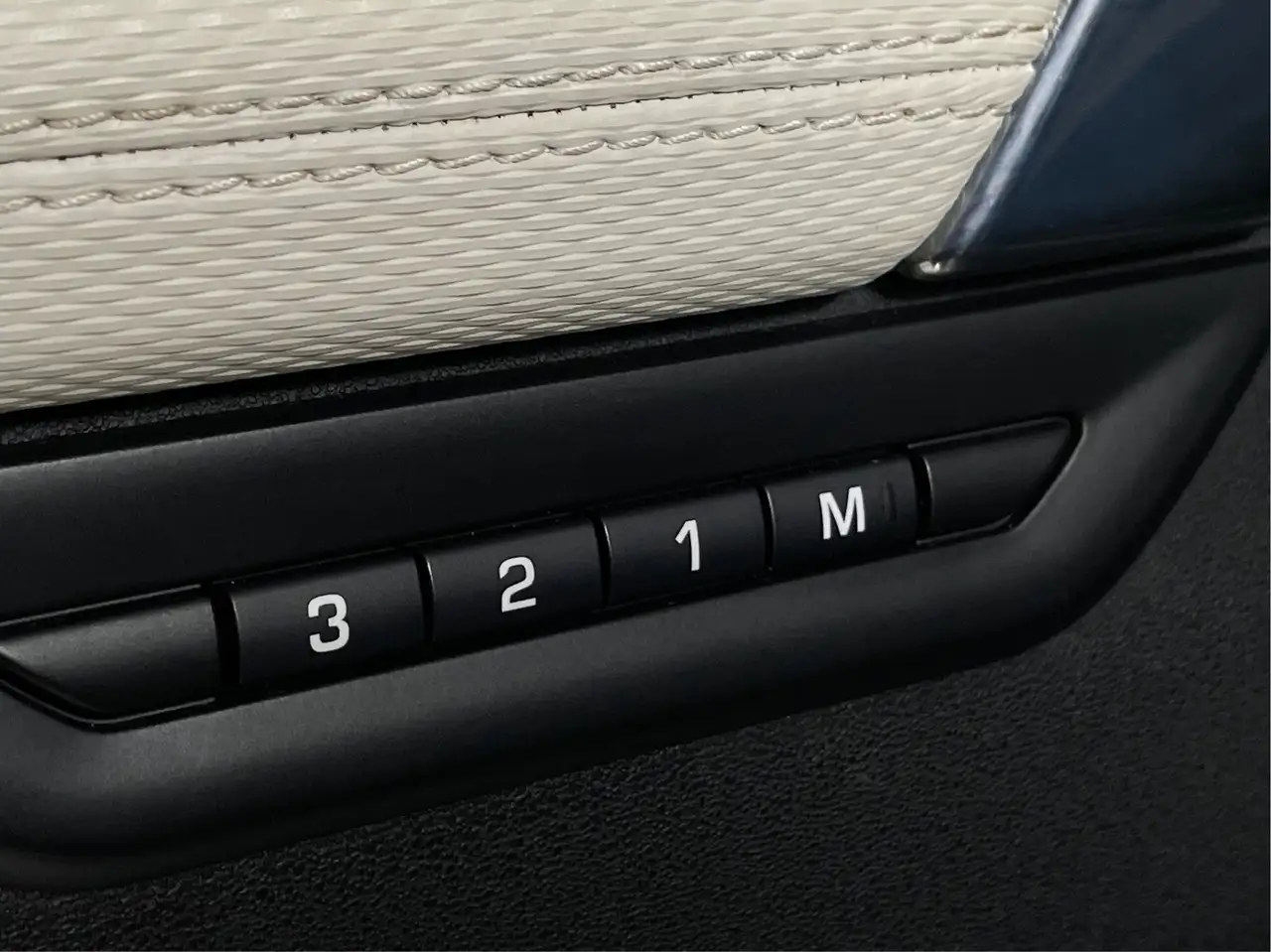 Land Rover Discovery Sport снимка Land Rover Discovery Sport