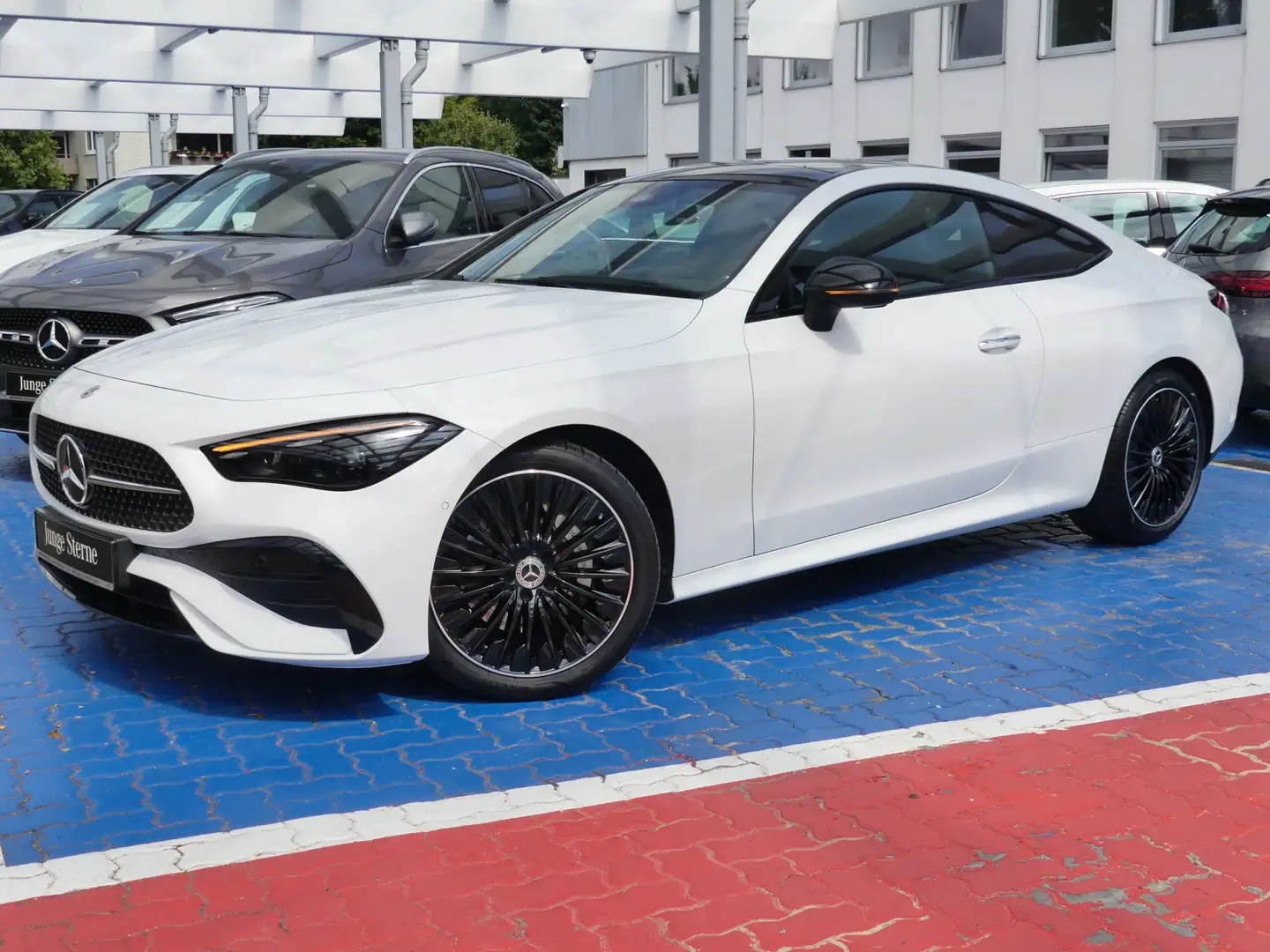 Mercedes-Benz CLE 300 CLE 300 AMG 4M Coupé +Panorama+R-Kamera+Ambiente Weiß - 2