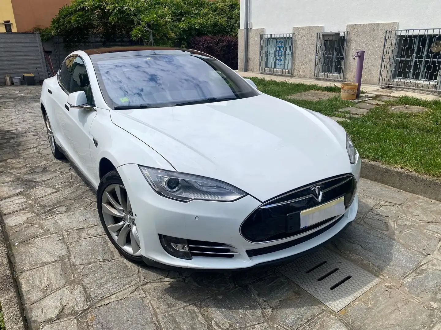 Tesla Model S 90 D - 1