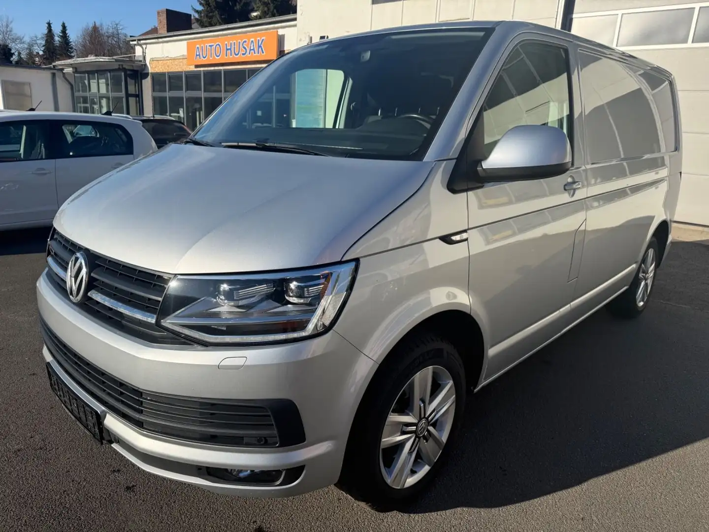 Volkswagen T6 Transporter 4Motion 2.0 TDI LED RFK AHK Navi Silber - 1