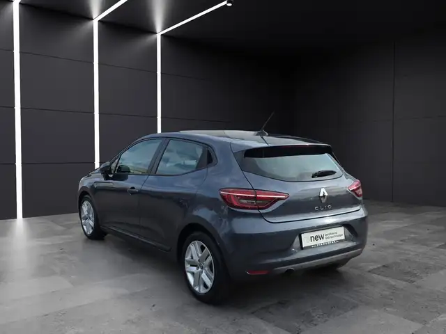 Renault Clio view 2