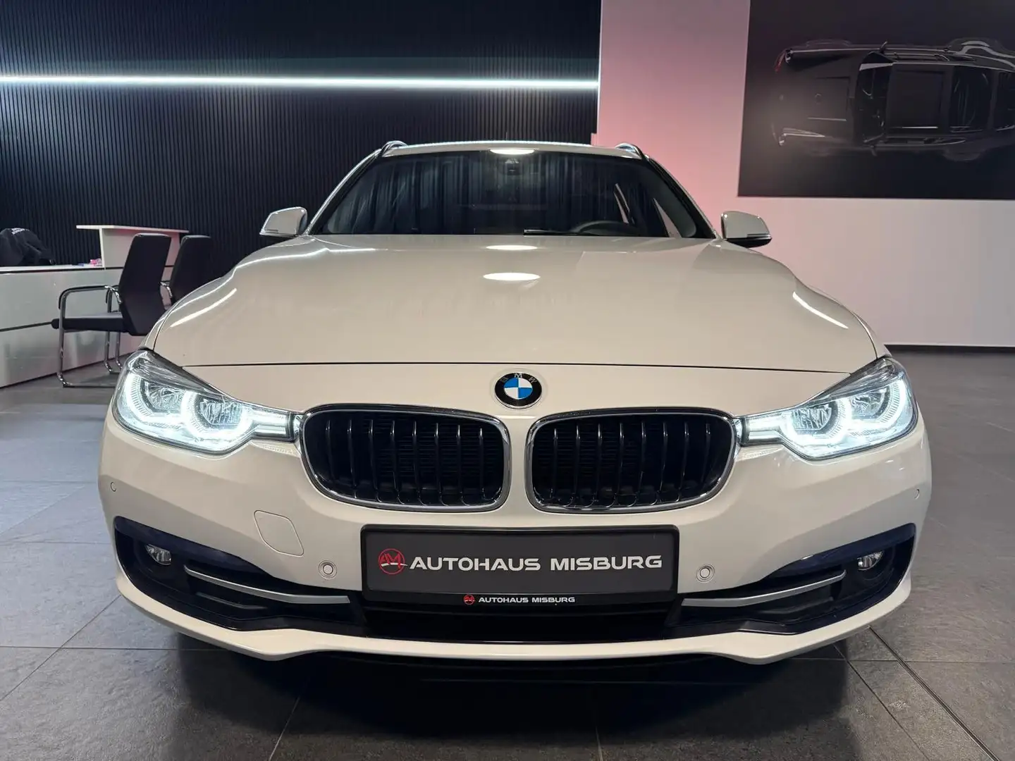 BMW 320 d Touring xDrive Sport Line/Pano+AHK+Keyless Blanc - 2